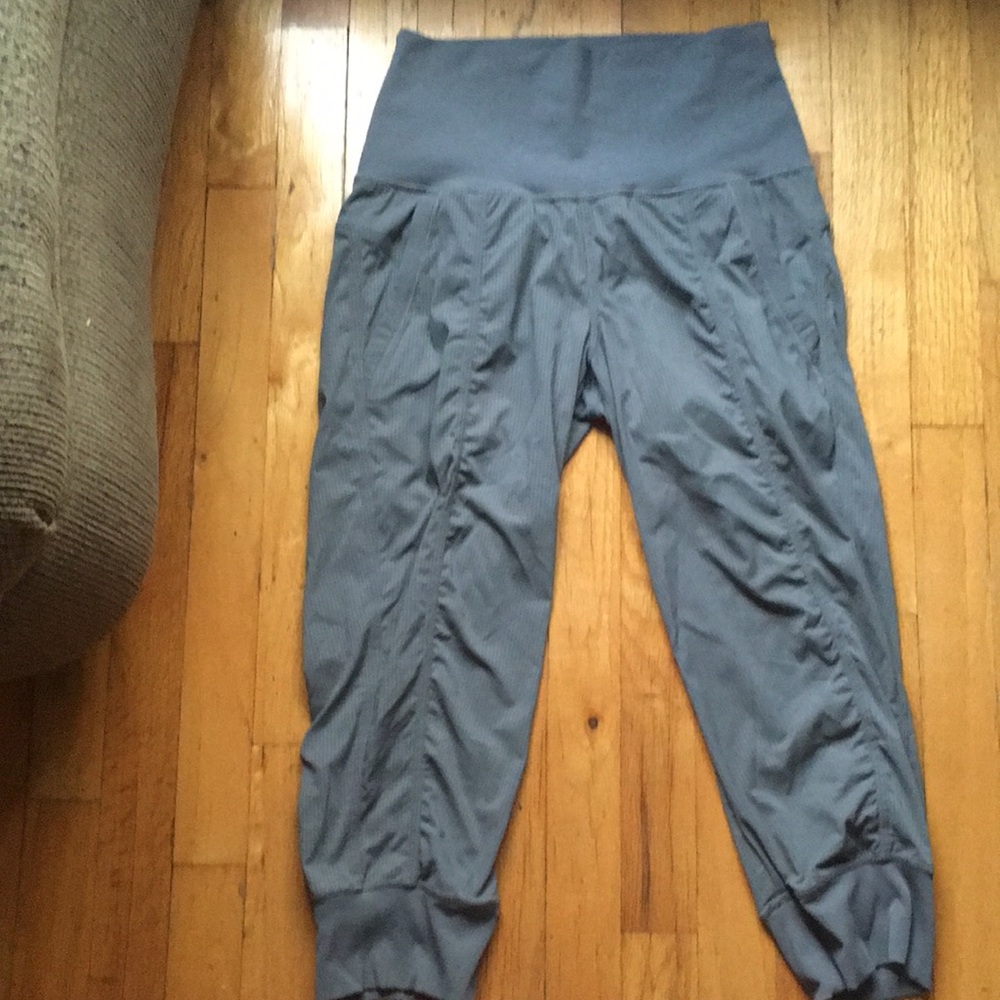 lululemon high waisted crop pants Size 6